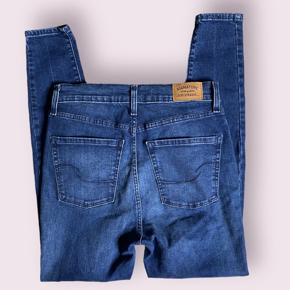 Levi’s Ultra High Rise Jegging - Picture 7 of 9